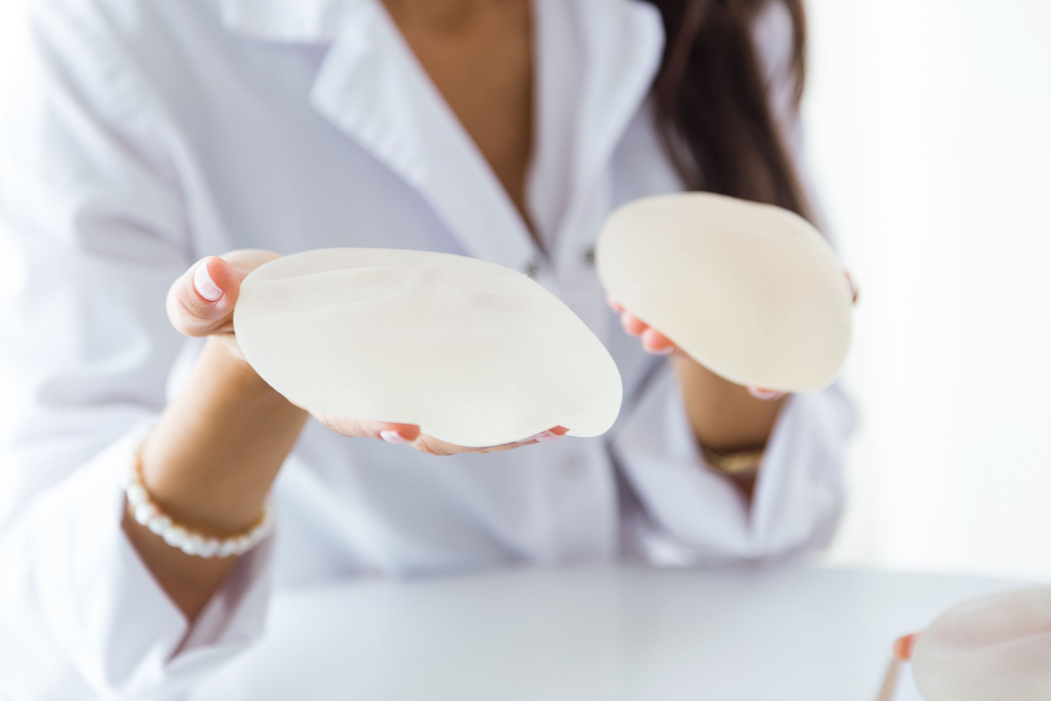 silikonové implantáty