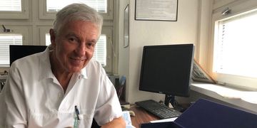 Augmentace prsou očima nejznámějšího plastického chirurga Jana Měšťáka