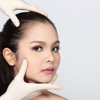 Niťový lifiting: Nastartujte tvorbu kolagenu a zbavte se povadlých kontur obličeje