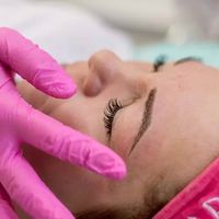 Microblading představuje cestu ke krásnému obočí