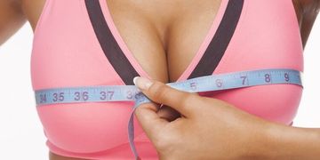 Silikony versus vlastní tuk:  Kterou metodu si vybrat pro zvětšení prsou?