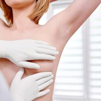 Chcete větší prsa a zvažujete liposukci? Zjistěte více o lipomodelaci