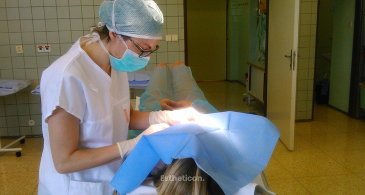 Život plastického chirurga? Operace po úrazech i napadeních psem