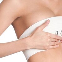 Kompozitní zvětšení prsů: Kombinace vlastního tuku a silikonových implantátů