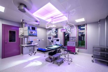 GIA clinic operační sál s barevným laminárním polem