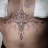 Zvětšení prsou a tetování