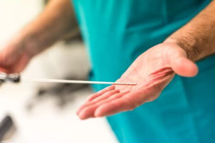 Při liposukci používáme tenké kanyly o rozměrech 2,5-4 mm (Foto: soukromý archiv kliniky)