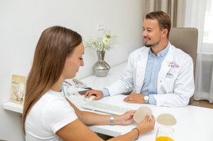 Konzultace před zvětšením prsou