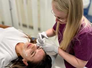 Body klinika plastické chirurgie - přirozená regenerace pleti po akné