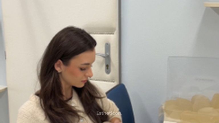 Splněný sen pro maminku: Omlazující zákrok očních víček v Body klinice