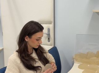 Splněný sen pro maminku: Omlazující zákrok očních víček v Body klinice